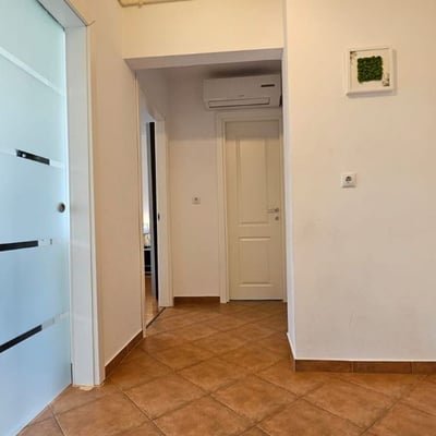 Alquiler de amplios apartamentos de 2 habitaciones, 55 m², en el distrito de Tomis Nord, Constanța, Rumanía